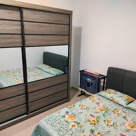 Aiman'S Rose Homestay Teluk Panglima Garang Exterior photo